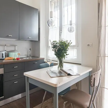 Italianway Easy - Cola Montano 8 * Milaan